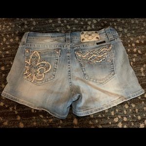 Miss Me shorts mid-rise